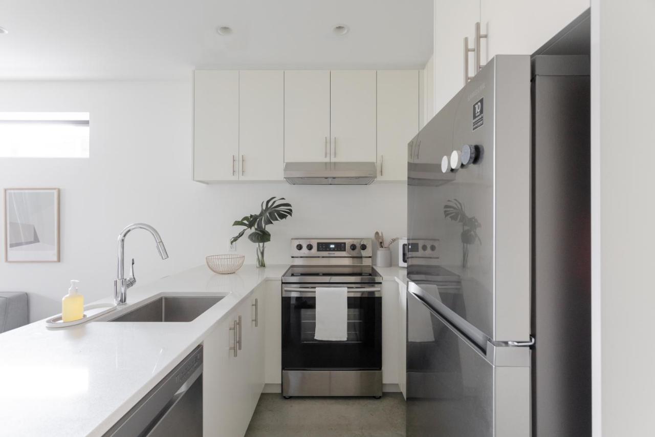 Welcome To Kinn Apartment - Lovely One Bedroom Vancouver Bagian luar foto